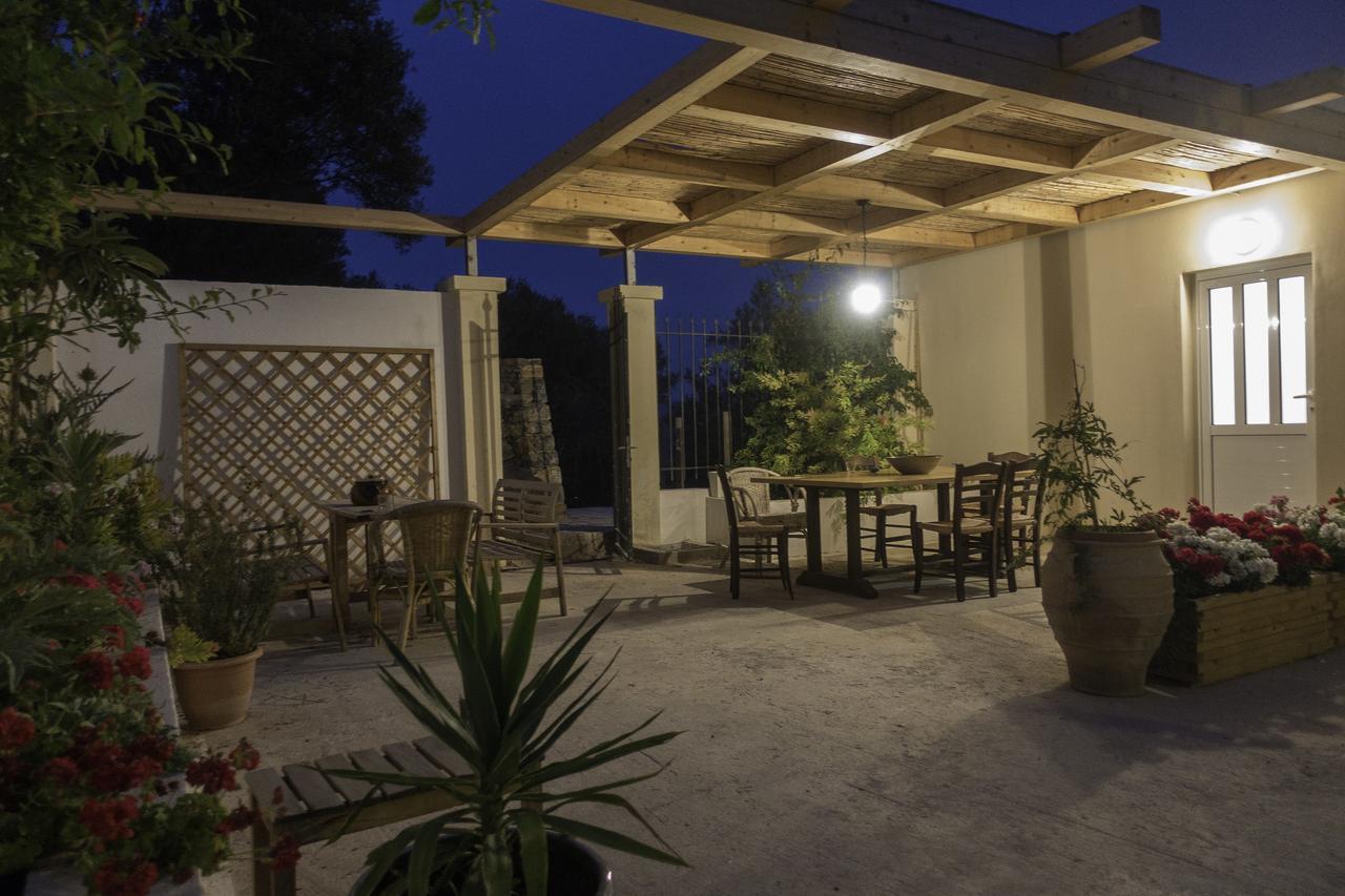 Villa Dio Petres Kroustas Exterior foto